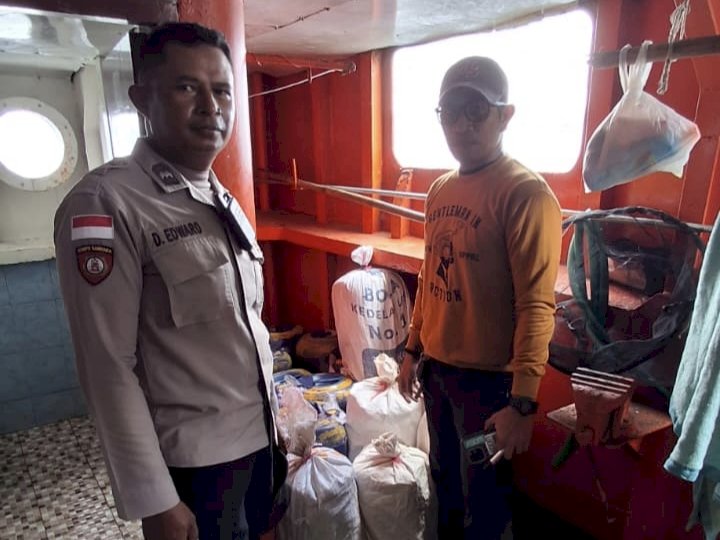 Tim Jatanras Polres Kupang Kota gagalkan penyelundupan miras ilegal di Pelabuhan Tenau, Kupang. Foto :tribaratanewskupangkota