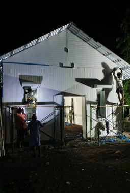 Simon Petrus Kamlasi Terus Mengabdi Untuk NTT, Bantu Gereja Portable di Stasi Santo Elias Riangduli Adonara