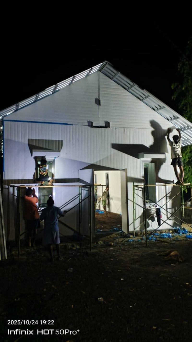 Pembangunan Kapela Stasi Santo Elias Riangduli, Kecamatan Witihama. Gereja ini merupakan bangunan portable bantuan Tenaga Ahli Kementerian Koordinator Pangan RI, Simon Petrus Kamlasi