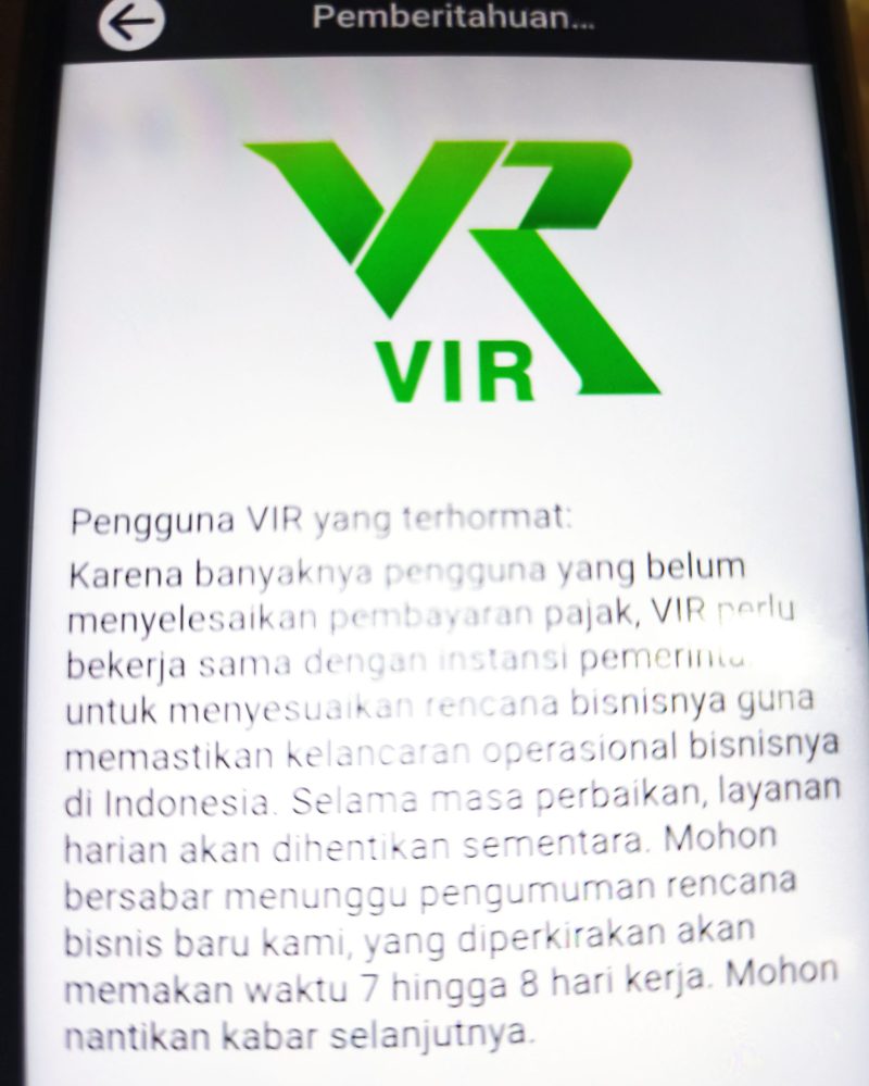 Tangkapan layar aplikasi VIR Indonesia. Setiap kali anggota berusaha melakukan penarikan dana, muncul pemberitahuan ini. Foto :tangkapan layar yang dikirimkan korban