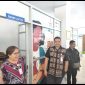 Kepala Dinas Penanaman Modal dan Pelayanan Terpadu Satu Pintu (DPMPTSP) Kota Kupang, Wildrian R. Otta didampingi Plt Sekretaris Penina N. A. Lauata, ketika memberikan office tour kepada wartawan. MPP juga menyediakan ruang laktasi dan playgroud