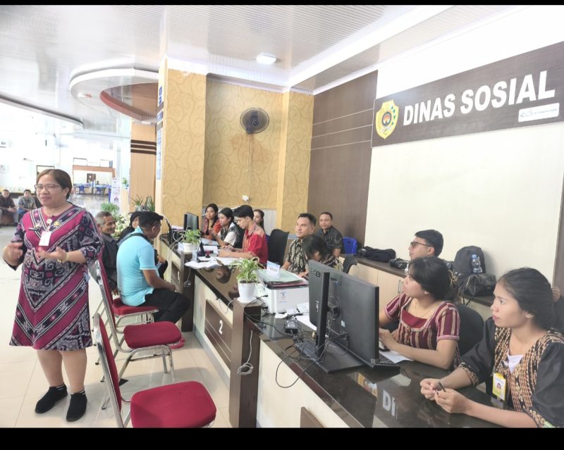 Dinas Sosial Kota Kupang merupakan salah satu loket yang berada di Mal Pelayanan Publik. Loket ini melayani pendaftaran DTKS, PKH, KIS Gratis, hingga pengambilan berbagai jenis bansos