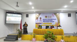 Gubernur NTT, Emanuel Melkiades Laka Lena memberikan arahan dalam kegiatan Rapat Koordinasi dan Evaluasi Program yang digelar oleh Dinas Pemberdayaan Masyarakat dan Desa (DPMD) Provinsi NTT, yang berlangsung di Aula Sasando Internasional Hotel, Kupang, 27/11/2025. 