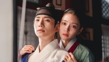 Sinopsis The Red Sleeve merupakan drama terbaru Junho 2PM sebagai Raja Jeongjo dan jatuh cinta pada dayang istana. Foto: (Arsip MBC via CNNindonesia)