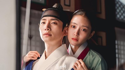 Sinopsis The Red Sleeve merupakan drama terbaru Junho 2PM sebagai Raja Jeongjo dan jatuh cinta pada dayang istana. Foto: (Arsip MBC via CNNindonesia)