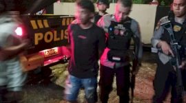 Aparat Kepolisian Kupang Kota dan Piket Ditsamapta Polda NTT amankan Keributan disertai pengancaman menggunakan parang terjadi di Jalan Prof. Dr. Yohanes, Kota Kupang, Minggu (16/11/2025) malam. Foto ; tribaratanewskupang