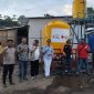 Ketua Bidang Relawan PMI Provinsi NTT, Kristiana Muki, S.Pd., M.Si ketika melakukan monitoring Pipanisasi di lokasi bencana Lewotobi. Foto: ho/Kristiana Muki
