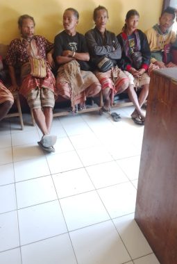 Warga Boti Merugi Ratusan Juta Akibat Dugaan Perdes Bodong, Warga Sonaf Lapor Polisi