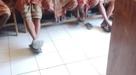 Warga desa Boti ketika melapor ke Polsek Kie akibat Perdes Bodong yang merugikan pemilik ternak hingga ratusan juta. Foto : Ansger Tampani