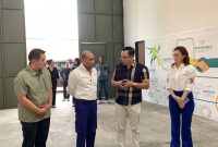 Founder La Moringa, dr Andre bersama istri ketika menerima kunjungan ketua Fraksi Nasdem DPR RI, Viktor Bungtilu Laiskodat. Hadir juga Ketua Kamar Dagang dan Industri (KADIN) Provinsi NTT, Bobby Lianto M.M., MBA. Foto : ho/dr Andre