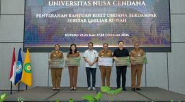 Penyerahan bantuan dana riset serta penandatanganan Nota Kesepahaman (MoU) Undana Kupang dengan Pemerintahan Provinsi NTT dan 7 Kabupaten/Kota di NTT. Foto : Humas Undana 