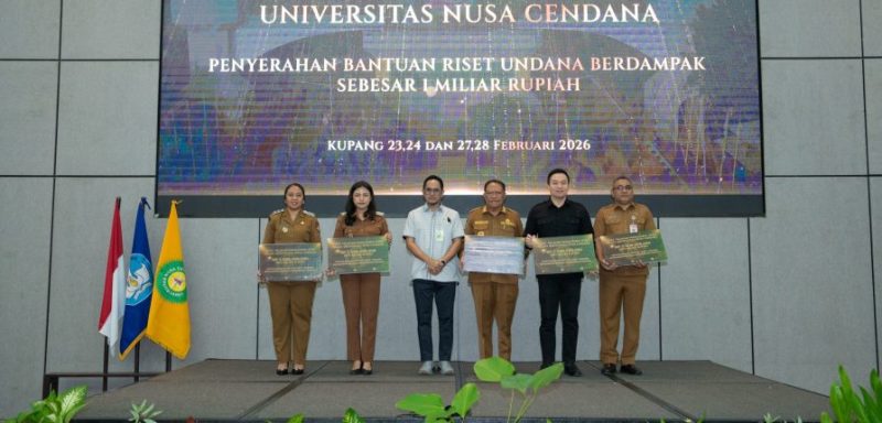 Penyerahan bantuan dana riset serta penandatanganan Nota Kesepahaman (MoU) Undana Kupang dengan Pemerintahan Provinsi NTT dan 7 Kabupaten/Kota di NTT. Foto : Humas Undana 