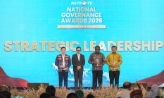 Kado HUT Kota Kupang, Wali Kota Terima Penghargaan Strategic Leadership