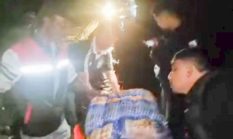 Polisi Evakuasi Jenazah dari Ambulans Terjebak Banjir di Malaka