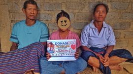 NTL yang didampingi oleh Oma Bibiana Nas dan Opa Darius Don