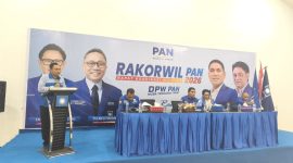 Wakil Ketua Dewan Pimpinan Pusat (DPP) Bidang Hubungan Antar Lembaga Partai Amanat Nasional (PAN), Simon Petrus Kamlasi (SPK) ketika memberikan arahan dalam Rakorwil DPW PAN NTT yang berlangsung di Kota Kupang