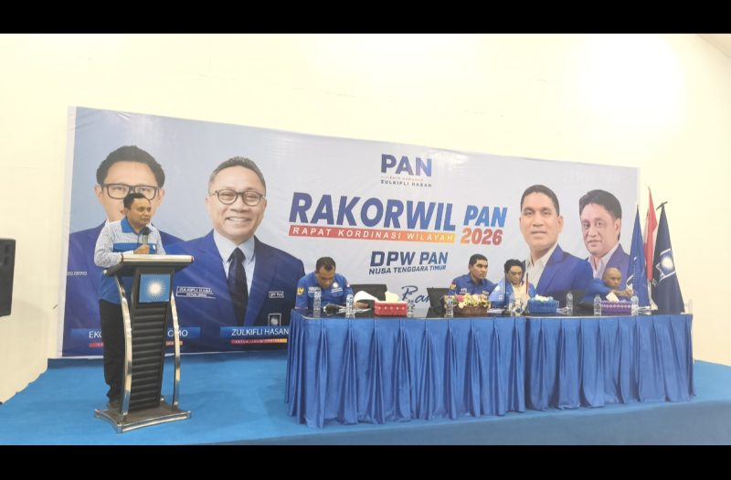 Wakil Ketua Dewan Pimpinan Pusat (DPP) Bidang Hubungan Antar Lembaga Partai Amanat Nasional (PAN), Simon Petrus Kamlasi (SPK) ketika memberikan arahan dalam Rakorwil DPW PAN NTT yang berlangsung di Kota Kupang