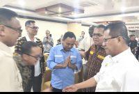 Gubernur NTT, Emanuel Melkiades Laka Lena dan Tenaga Ahli Kemenko Pangan RI, Simon Petrus Kamlasi (SPK) dalam sebuah kegiatan yang diselenggarakan oleh Badan Gizi Nasional (BGN) di Kota Kupang, Jumat, 10/04/2026.