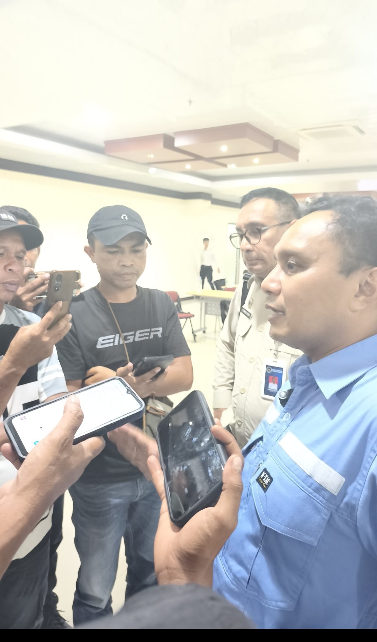 Tenaga Ahli Kementerian Koordinator Bidang Pangan RI, Simon Petrus Kamlasi (SPK) ketika diwawancarai puluhan wartawan di Kupang, Jumat, 10/04/2026.