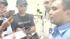 Tenaga Ahli Kementerian Koordinator Bidang Pangan RI, Simon Petrus Kamlasi (SPK) ketika diwawancarai puluhan wartawan di Kupang, Jumat, 10/04/2026.