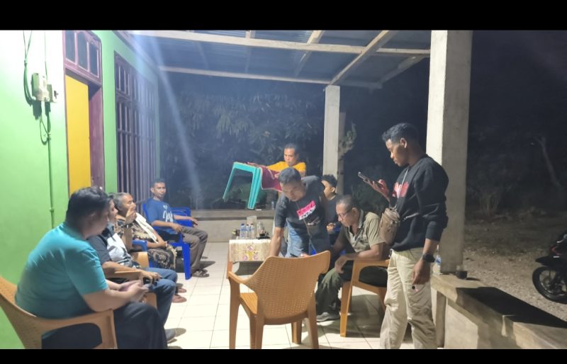 Kuasa hukum keluarga Tiluata, Arif Rahman, SH dari Kantor Hukum Edward Alfons Theorupun & Partners ketika memberikan keterangan pers kepada sejumlah awak media 