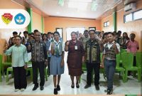 Kegiatan ini dibuka oleh Kepala UPTD Teknologi dan Komunikasi Pendidikan Dinas Pendidikan dan Kebudayaan Provinsi NTT, Martina Hartini Bere, 