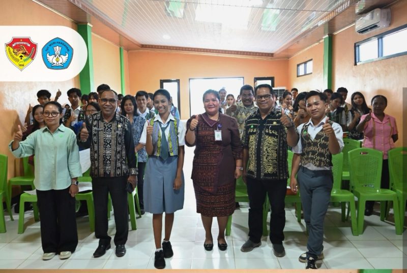Kegiatan ini dibuka oleh Kepala UPTD Teknologi dan Komunikasi Pendidikan Dinas Pendidikan dan Kebudayaan Provinsi NTT, Martina Hartini Bere, 