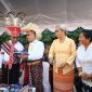 Gubernur dan Wakil Gubernur NTT, Emanuel Melkiades Laka Lena - Johni Asadoma  dan Ketua DPRD NTT, Emilia Nomleni ketika menyimak buku Peta Satuan Pendidikan, Guru, dan Tenaga Kependidikan. 