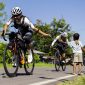 Ultra cyclist sejenak terhibur oleh keramahan anak-anak di tengah upaya taklukkan tanjakan terjal di pulau Flores.
