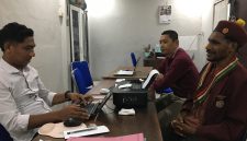 Ketua Perhimpunan Mahasiswa Katolik Republik Indonesia (PMKRI) Cabang Ende, Daniel Turot oleh penyidik Satreskrim Polres Ende, Senin, 11/05/2026. Foto : Dok PMKRI Ende