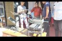 Guru Teknik Pengelasan SMKN 1 Maumere, Frits Ray ketika melakukan menjelaskan kepada sejumlah wartawan tentang kompor roket non Bahan Bakar Minyak 