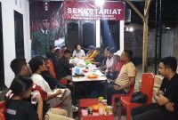 Ketua Panitia Konferda PA GMNI NTT, Yoppy Lati ketika memimpin rapat Panitia. Turut hadir pada rapat itu Ketua PA GMNI NTT, Yoseph Dasi Djawa bersama unsur Panitia Pengarah/Foto : ho/regent
