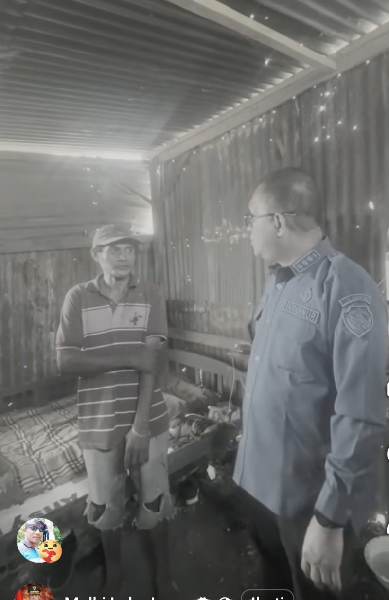 Gubernur Nusa Tenggara Timur (NTT), Emanuel Melkiades Laka Lena  ketika meninjau salah satu rumah tidak layak huni di Desa Mata Air, Kecamatan Kupang Tengah, Kabupaten Kupang. Foto : tangkapan layar