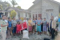 Tim PA GMNI Nagekeo berhasil menembus medan sulit di Rendu Butowe kabupaten Nagekeo untuk membawa bantuan sembako. 