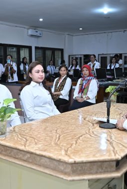 Tak Gunakan Jabatan, Wawali Serena dan Suami Ikuti Prosedur Pencatatan Nikah di Dukcapil