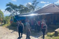 Aparat kepolisian dari Polsek Manggarai melakukan pengamanan dan olah tempat kejadian perkara (TKP) serta mengumpulkan informasi dan keterangan yang berkaitan dengan peristiwa tersebut.Foto : Tribratanewsmanggarai